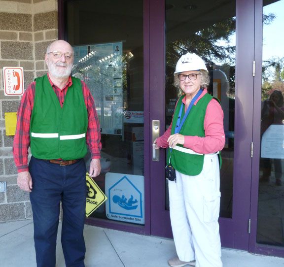 S. Mountain View's<BR> Jim and Pat, arrive ...