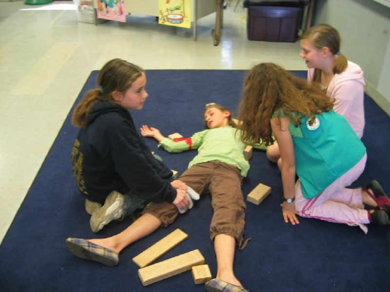 An Immeditae (red tag)<BR> gets pressure on wound.